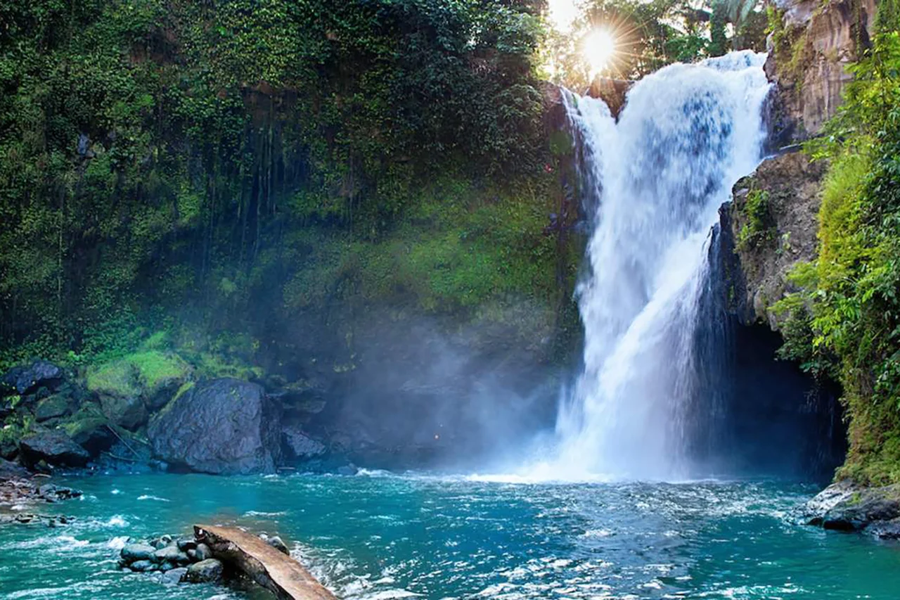 tour air terjun tegenungan