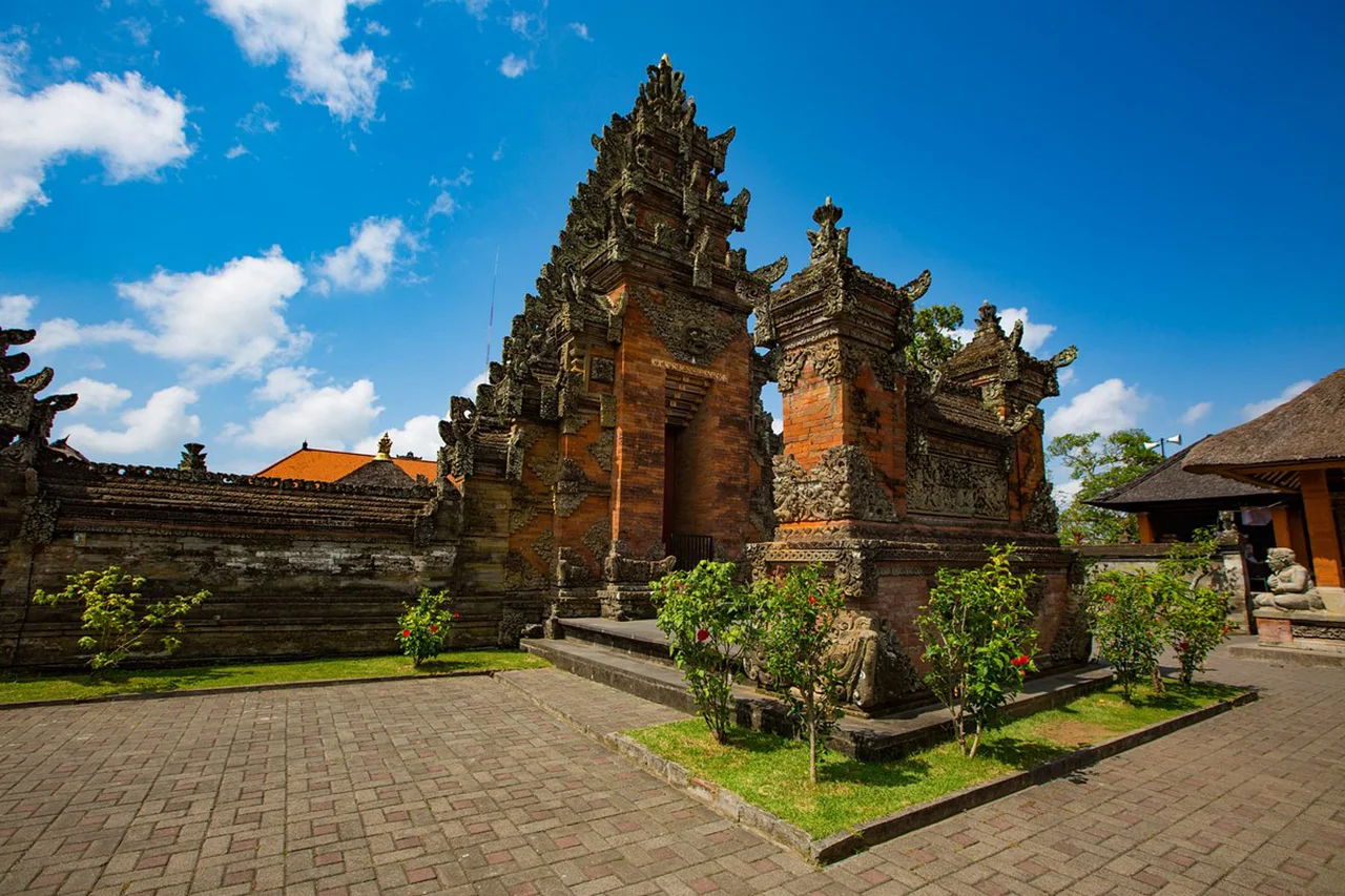 tour pura batuan